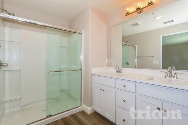 Building Photo - 1227 Victorian St