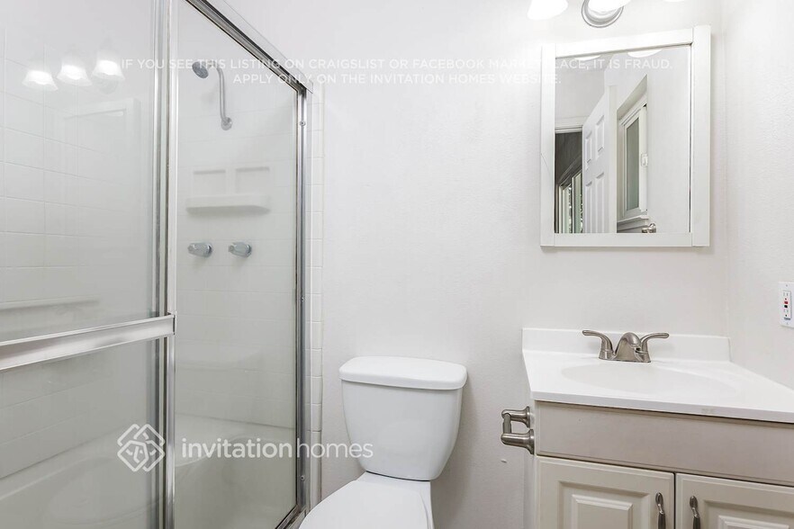 Building Photo - 413 Royal Oaks Dr