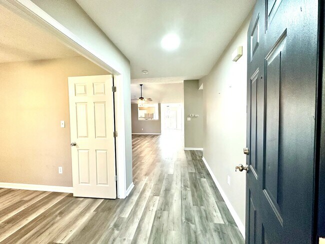 Building Photo - 13389 Kimberlite Dr