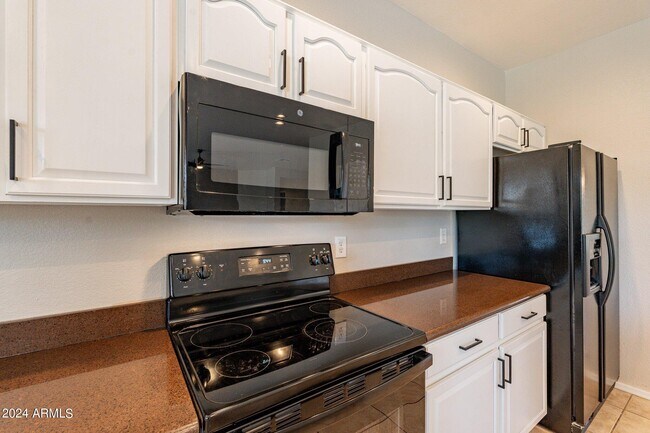 Building Photo - 1245 E San Carlos Way