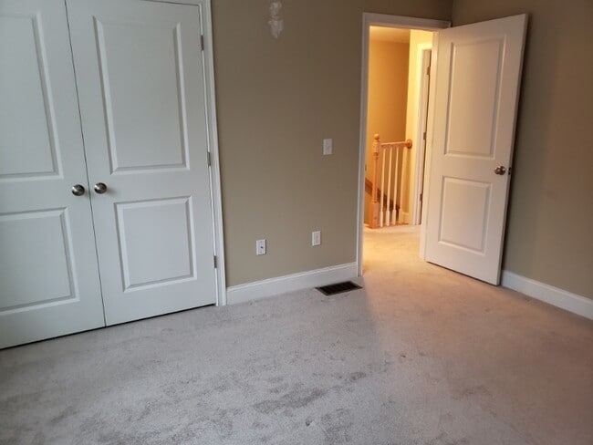 Building Photo - 10 Cardigan Ct