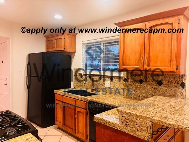 Building Photo - Charming 3 Bedroom Home with Bonus Room & ...