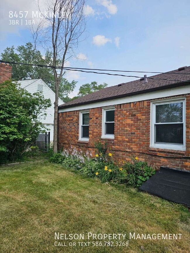 Building Photo - 8457 McKinley-