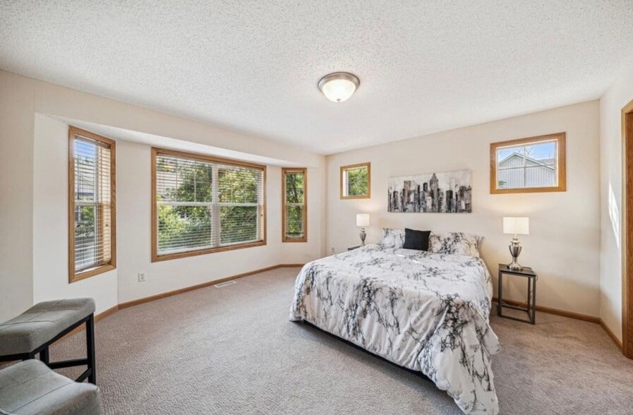 Building Photo - 8315 Cedarview Cir