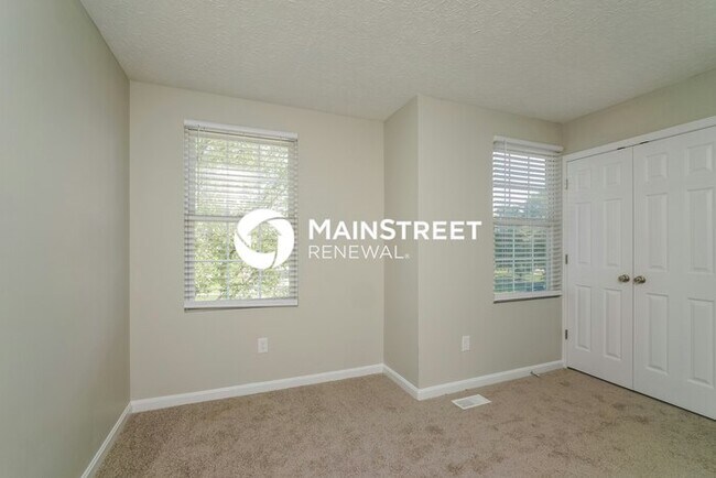 Building Photo - 4 Bedroom Pet-Friendly Home in JEFFERSONVILLE, IN with Main Street Renewal