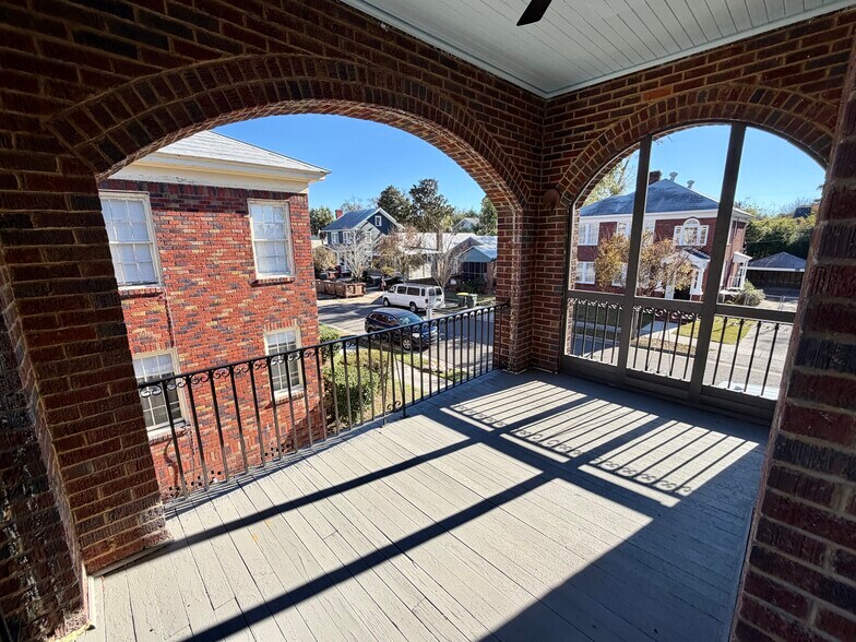 Building Photo - 726 E 40th St