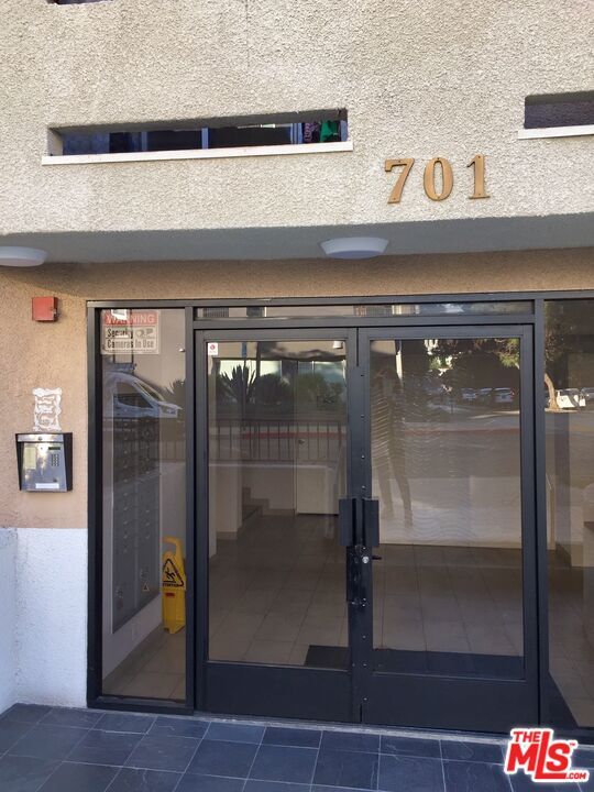 Building Photo - 701 S Kingsley Dr