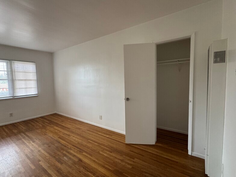 Building Photo - 1380 Masselin Ave