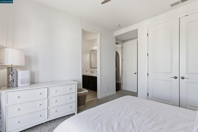 Building Photo - 1041 S Wedgewood Rd