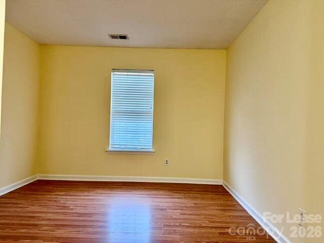 Building Photo - 8288 Golf Ridge Dr