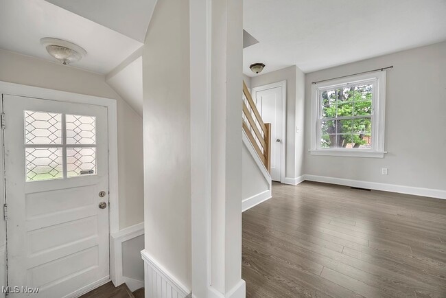 Building Photo - 1215 Sunford Ave SE