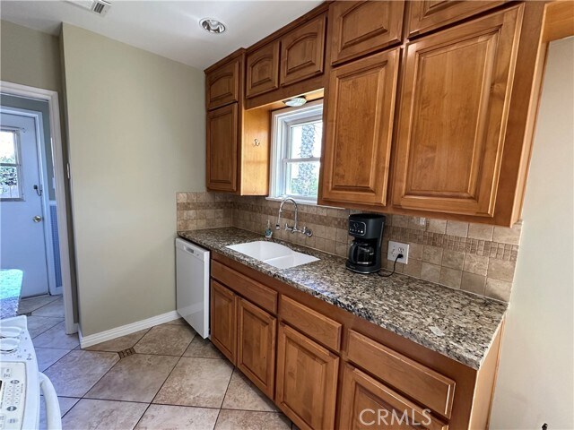 Building Photo - 4981 Lincoln Ave