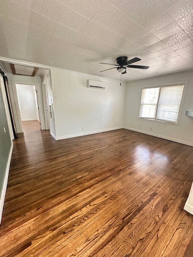 Building Photo - Updated - Wood Floors - 2/1
