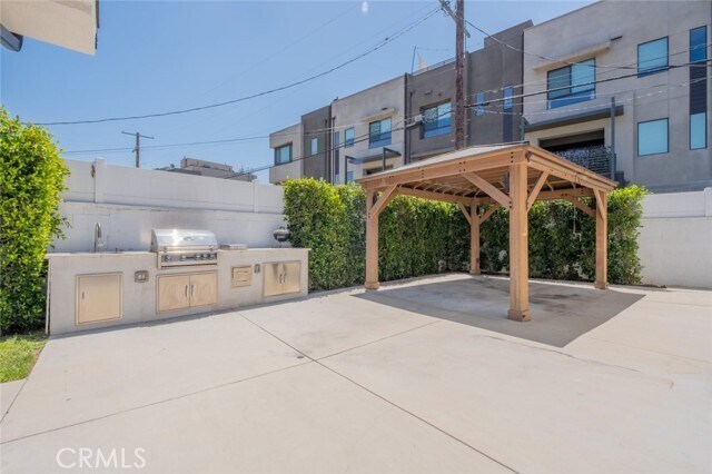 Building Photo - 6437 Longridge Ave