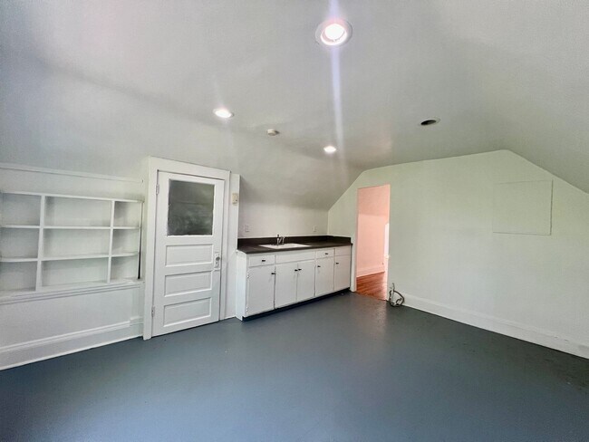 Building Photo - 3305 E Overlook Rd