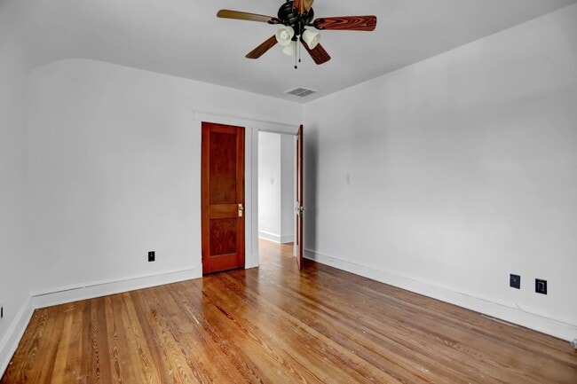 Building Photo - Charming & Upgraded 3BR Home in Arbutus wi...