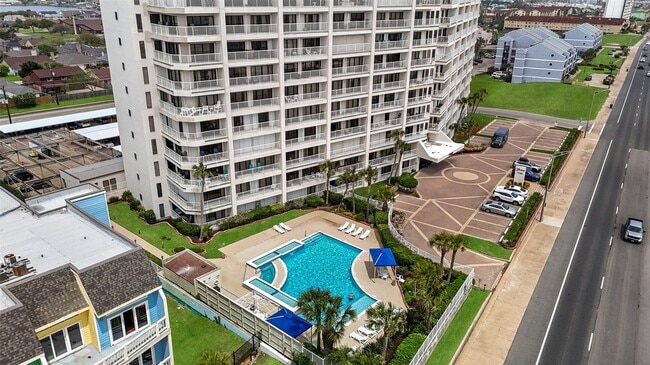 Building Photo - 7700 Seawall Blvd