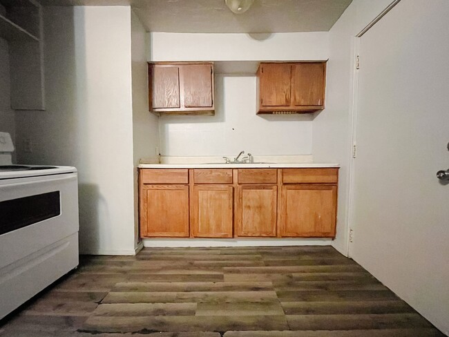 Primary Photo - 2 Bed 1 Bath - Close to Downtown