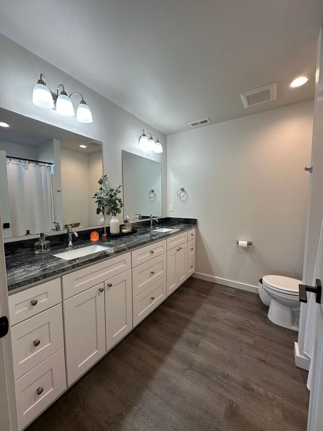 Building Photo - 527 Canterbury Ln