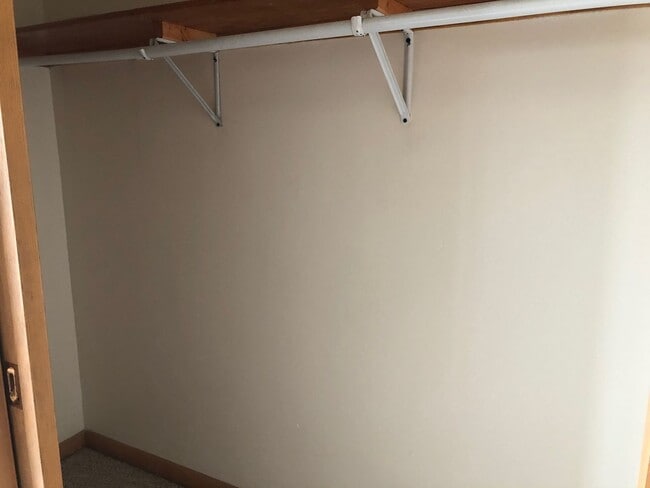 Building Photo - Modern, comfortable townhome living just steps from the Fox River and Oshkosh’s lively downtown.