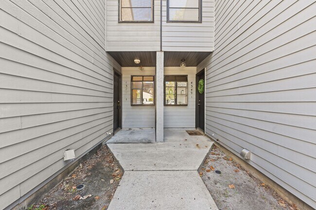 Building Photo - 4345 SW 20th Ln