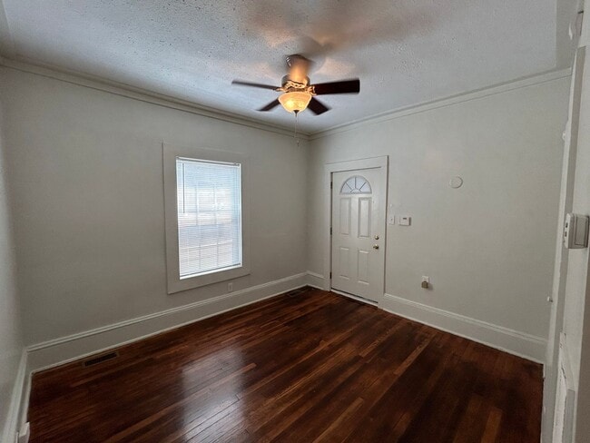 Building Photo - Adorable Apt in Historic Building - ONE Block to Duke!
