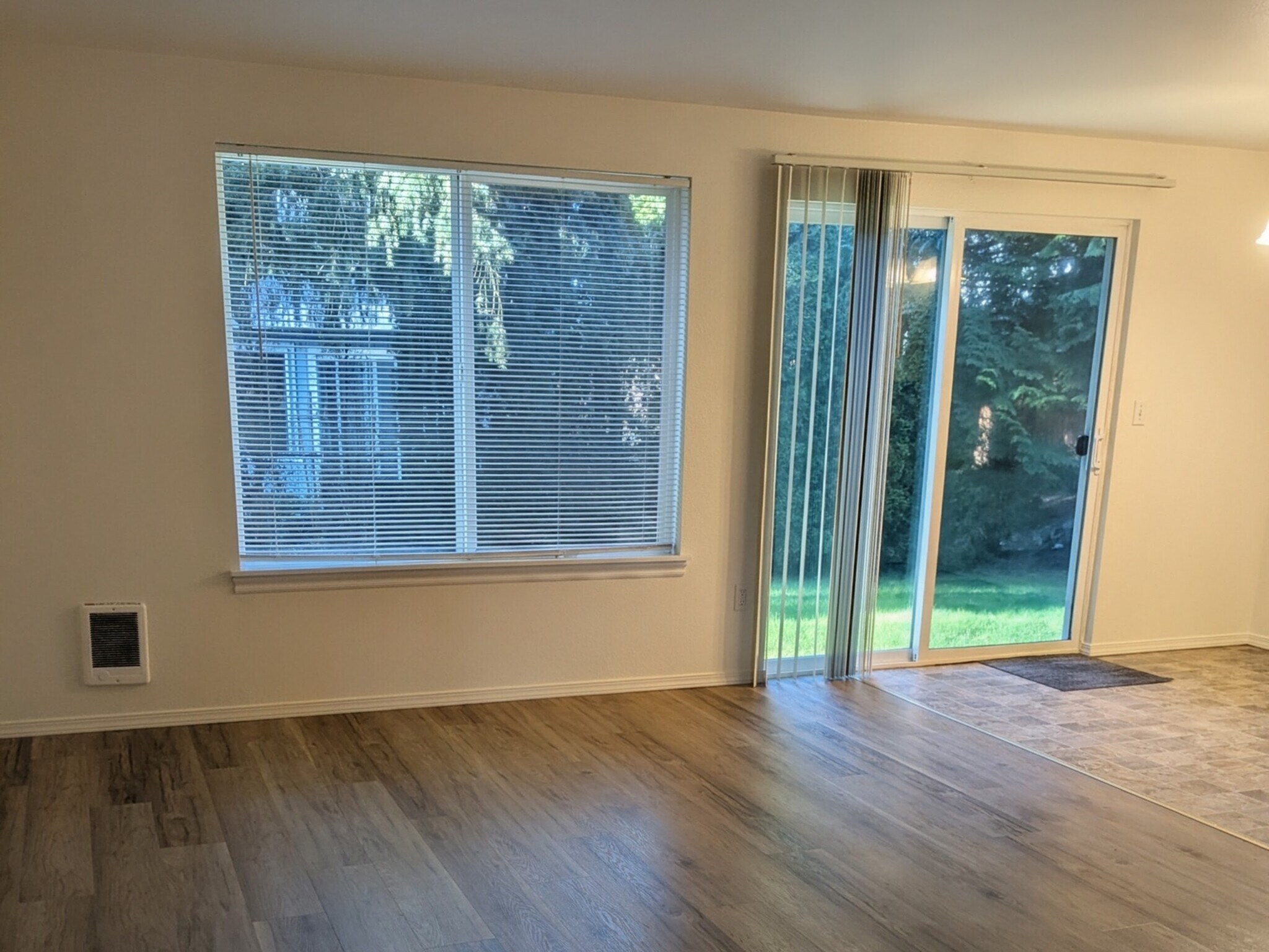 Living room - 9127 Meridian Pl NE