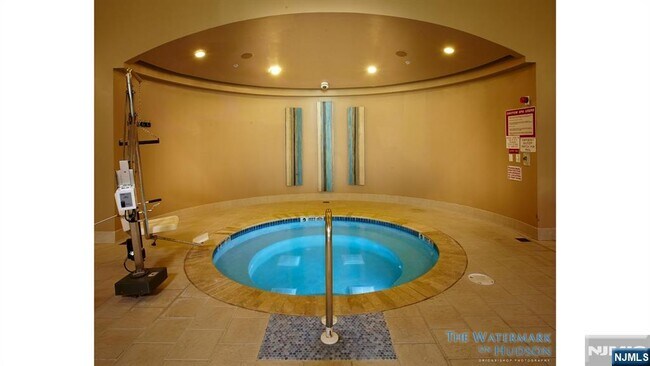 Building Photo - 8100 River Rd