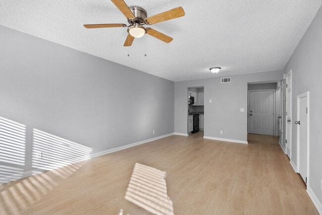 Building Photo - Modern 3-Bed, 2.5-Bath Apartment with Granite Kitchen & New Appliances!