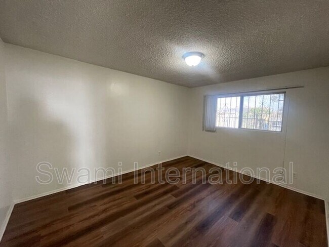 Building Photo - 1303 W 107th St