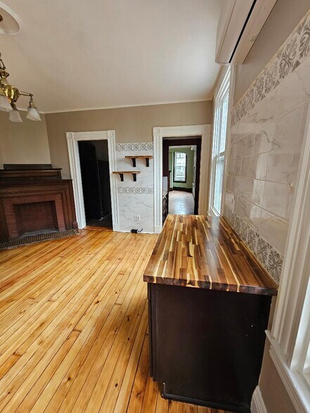 Building Photo - 764 Rock St