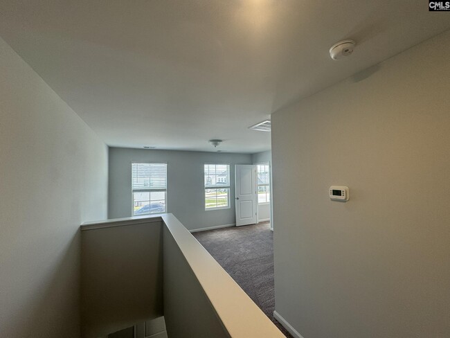 Building Photo - 3042 Hallsdale Dr