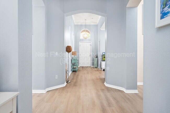 Building Photo - 409 Los Caminos Street