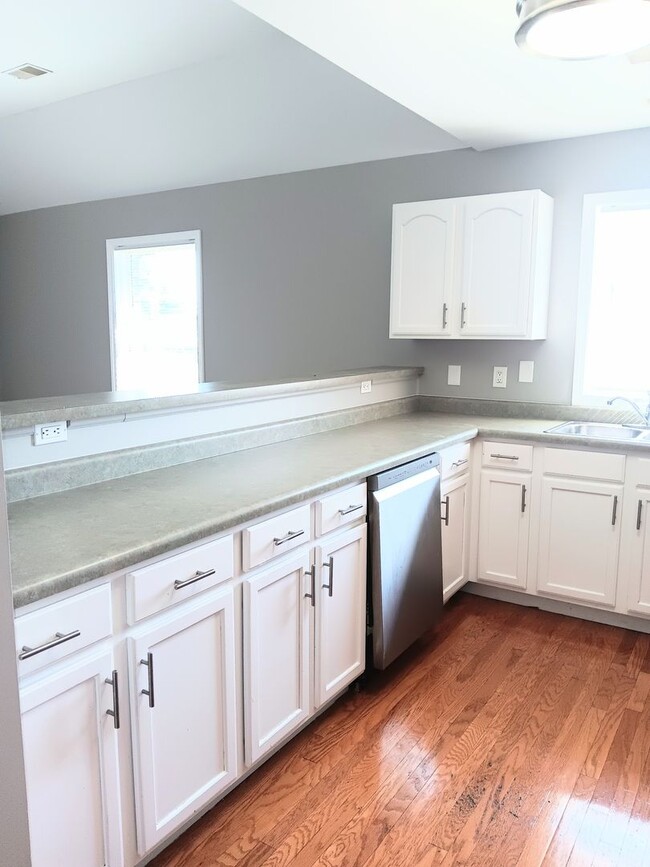 Building Photo - Spacious Condo with Modern Comforts