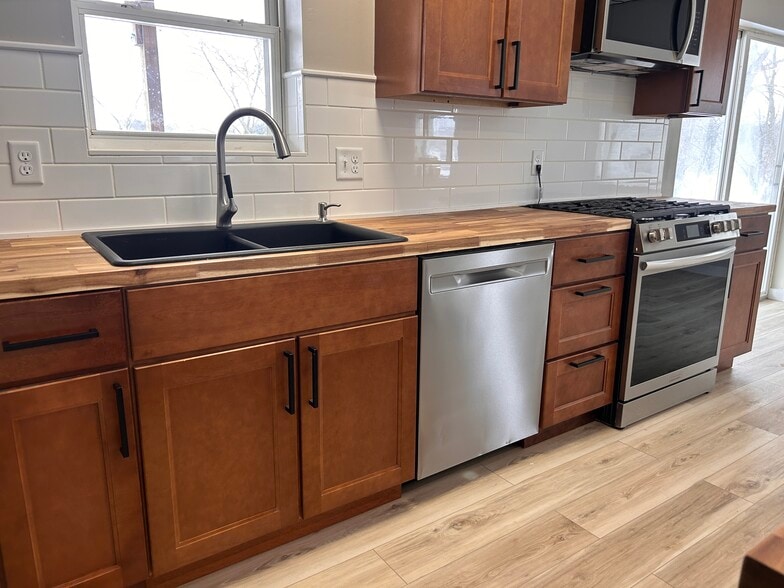 Building Photo - 1093 NY-19