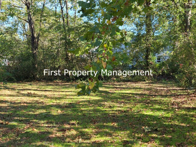 Building Photo - Remodeled - East Ridge Townhouse