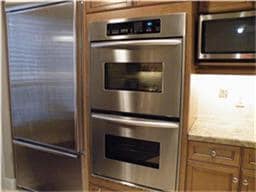 Building Photo - 1044 Memorial Village Dr