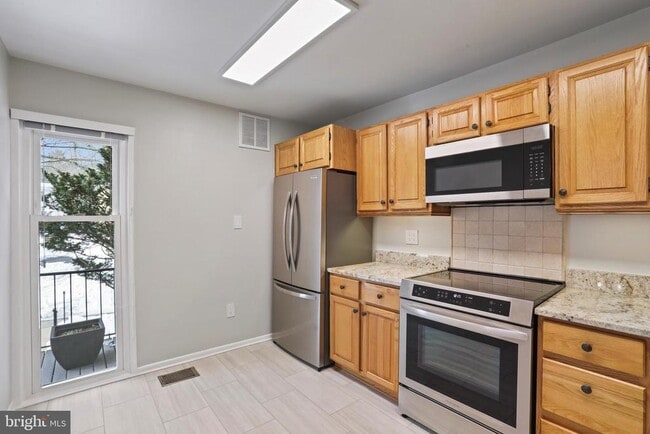 Building Photo - 1644 Wainwright Dr