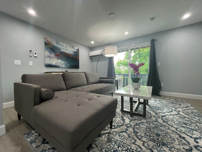 Building Photo - 33 Everard St