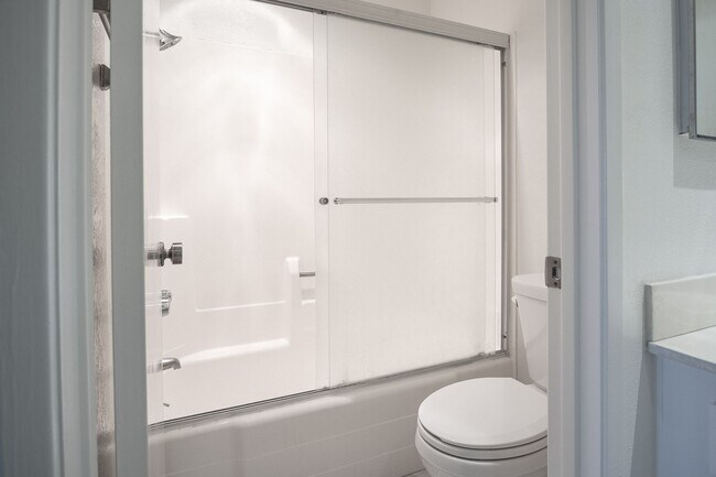 Building Photo - Harborwalk Marina Villa | 3 Bed, 2.5 Bath | Channel Islands Harbor | Beach Close