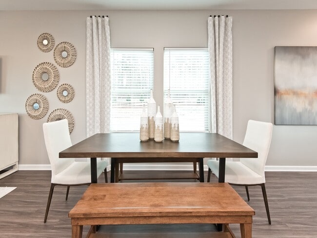 Building Photo - 1642 Villageside Ct