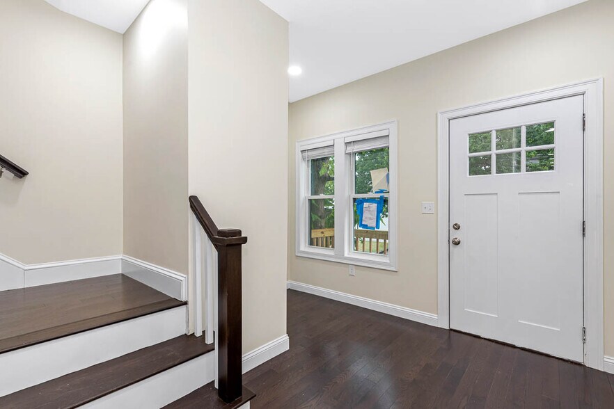 Building Photo - 77 Winchester St