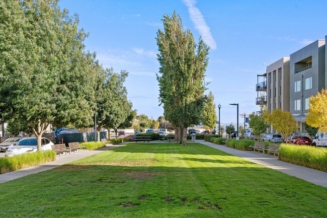 Building Photo - 52 Kirkwood Ave