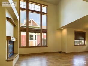 Building Photo - 3 Bedroom and Office!