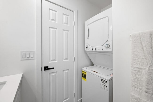 Building Photo - Fully furnished 1 bed 1 bath in Mission Beach.