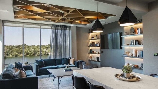 Building Photo - 1620 E Riverside Dr