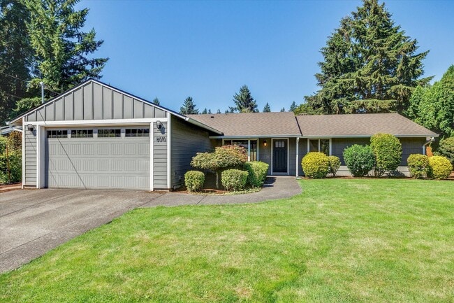 Building Photo - Live in One of Lake Oswego's Most Convenie...
