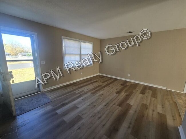 Building Photo - Four Bedroom 3 Bath Available NOW!!