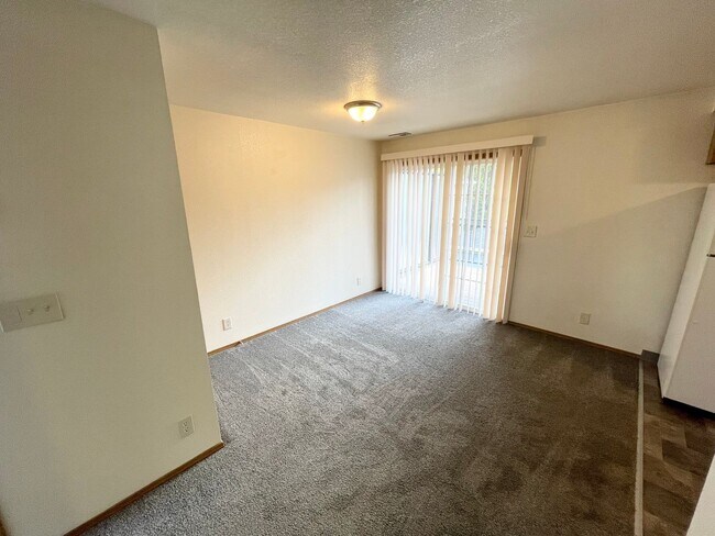 Building Photo - Beautiful 2 Bedroom 1 Bath Apartment- Close to BSU