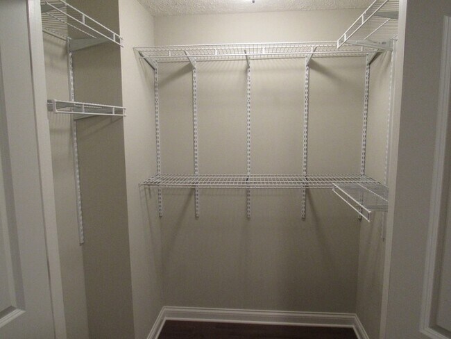 Building Photo - 4 Bedroom, 3 Bath Basement Ranch with Coun...